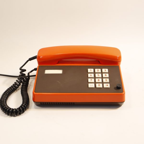 telefono_tesla_ak_naranjo_1