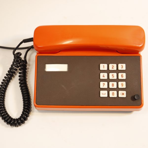 telefono_tesla_ak_naranjo_2