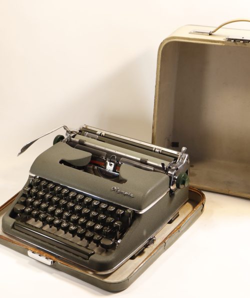 typewriter_olympia_sm3_gris_2